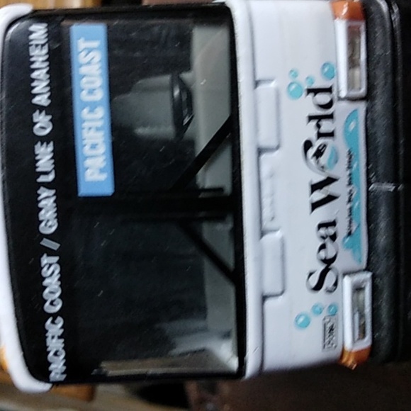 VTG SeaWorld Bus  Gorgi Classics - Picture 4 of 10